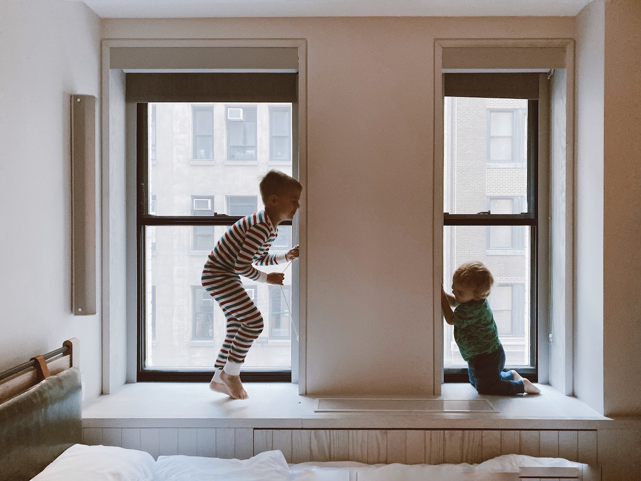 Jak przystosować dom, by był bezpieczny dla dziecka?