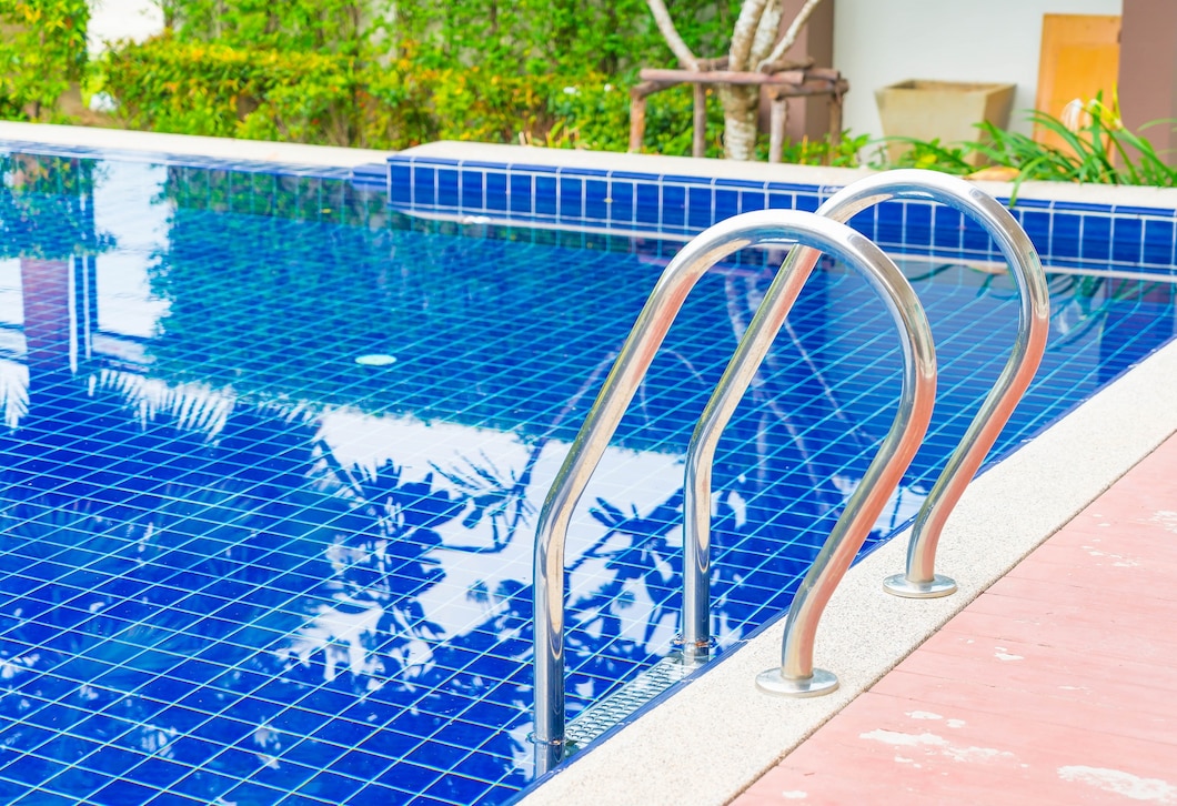 Jak prawidłowo pielęgnować i konserwować basen w ogrodzie dla długotrwałego użytkowania